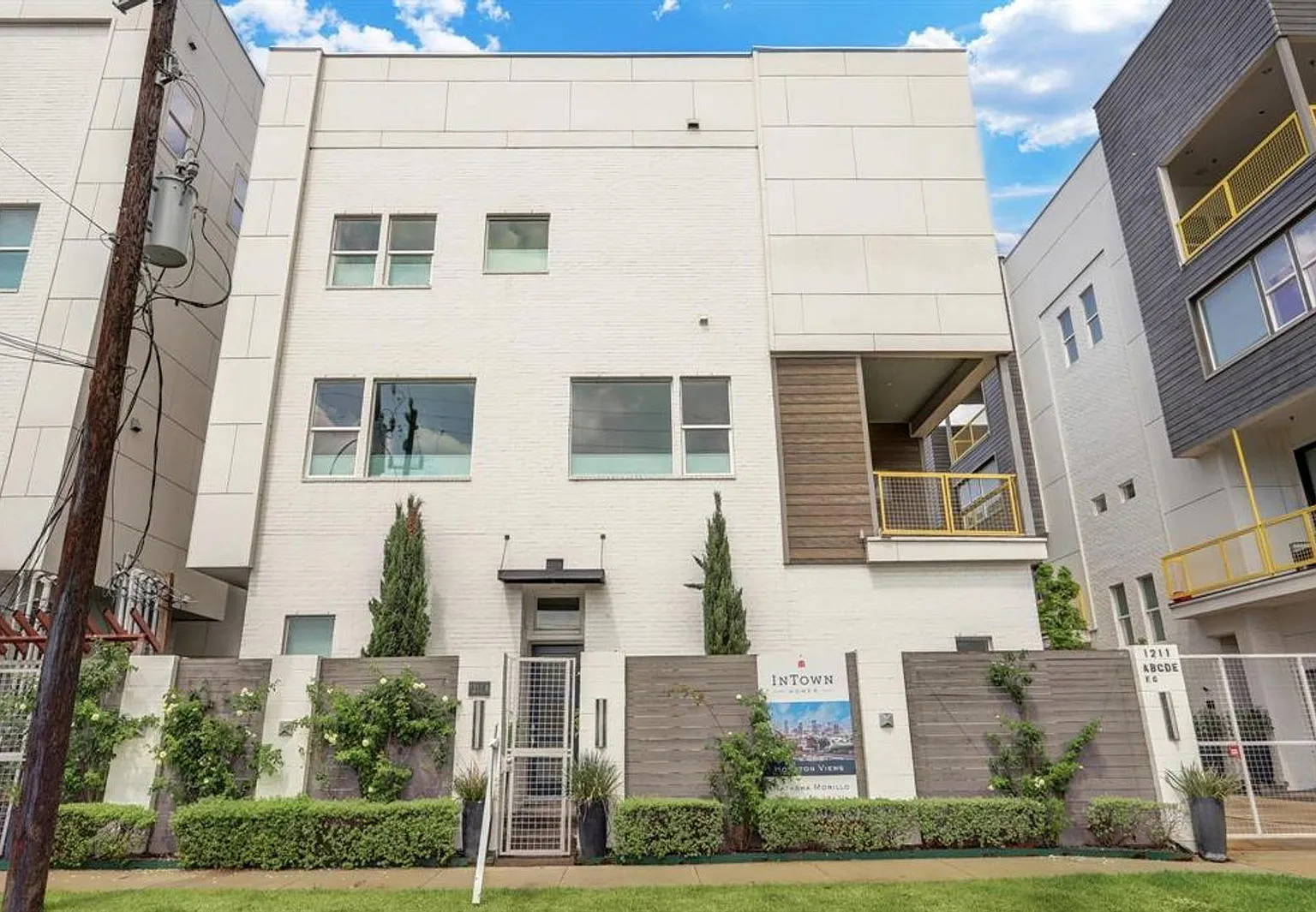 3 bed, 3.5 bath, 2099 sqft, $3,250 — Photo 1