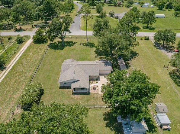 17318 Penick Rd, Waller, TX 77484