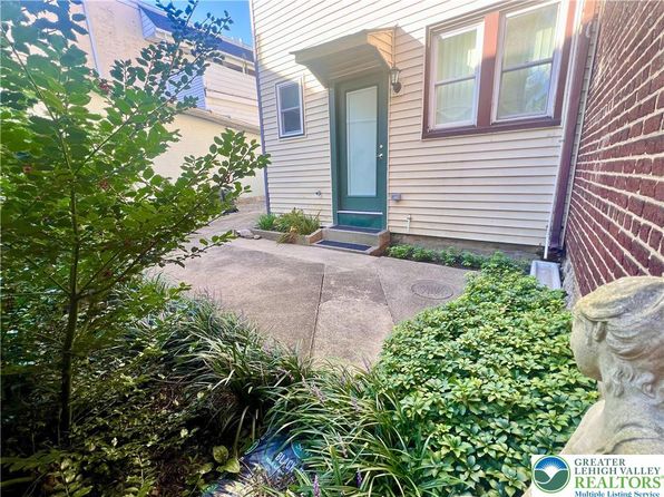 352 S Main St APT 1