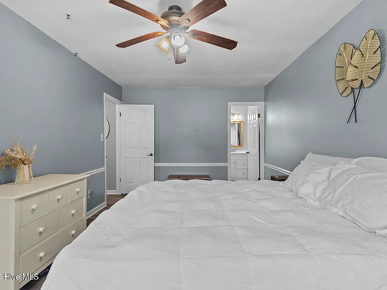 210 E Willowood Ln — Photo 11