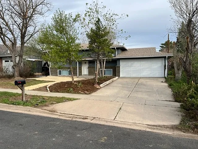 1475 Chambers Dr — Photo 2