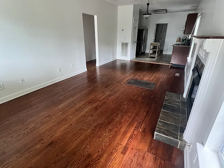 805 Mountain Creek Rd — Photo 2