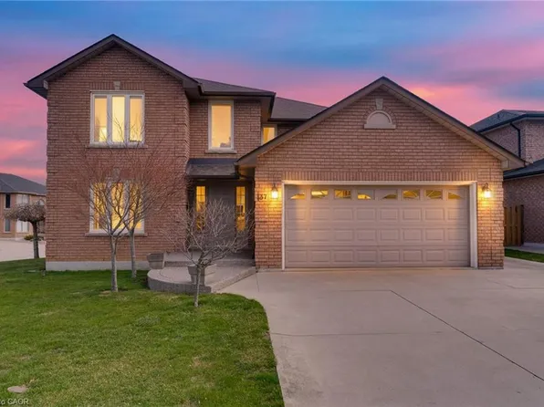 137 National Dr, Hamilton, ON L8G 5B3