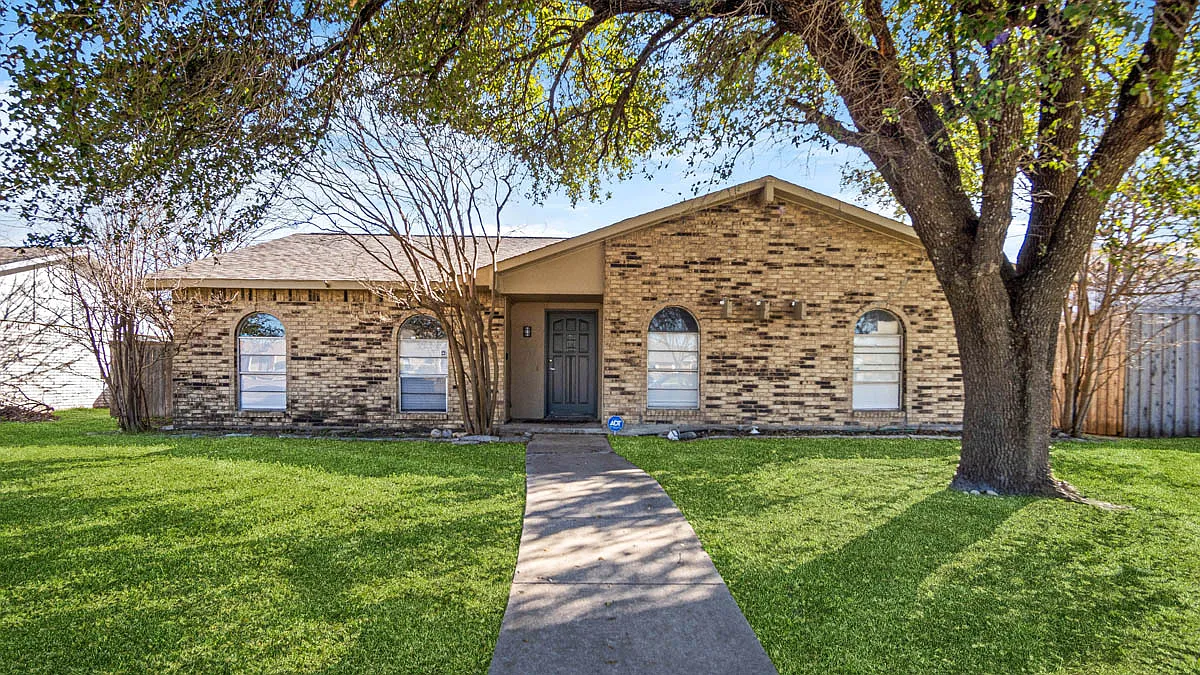 4 bed, 2048 sqft, $700 — Photo 1