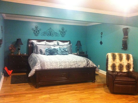 3rd image of 2420 Rose Ln