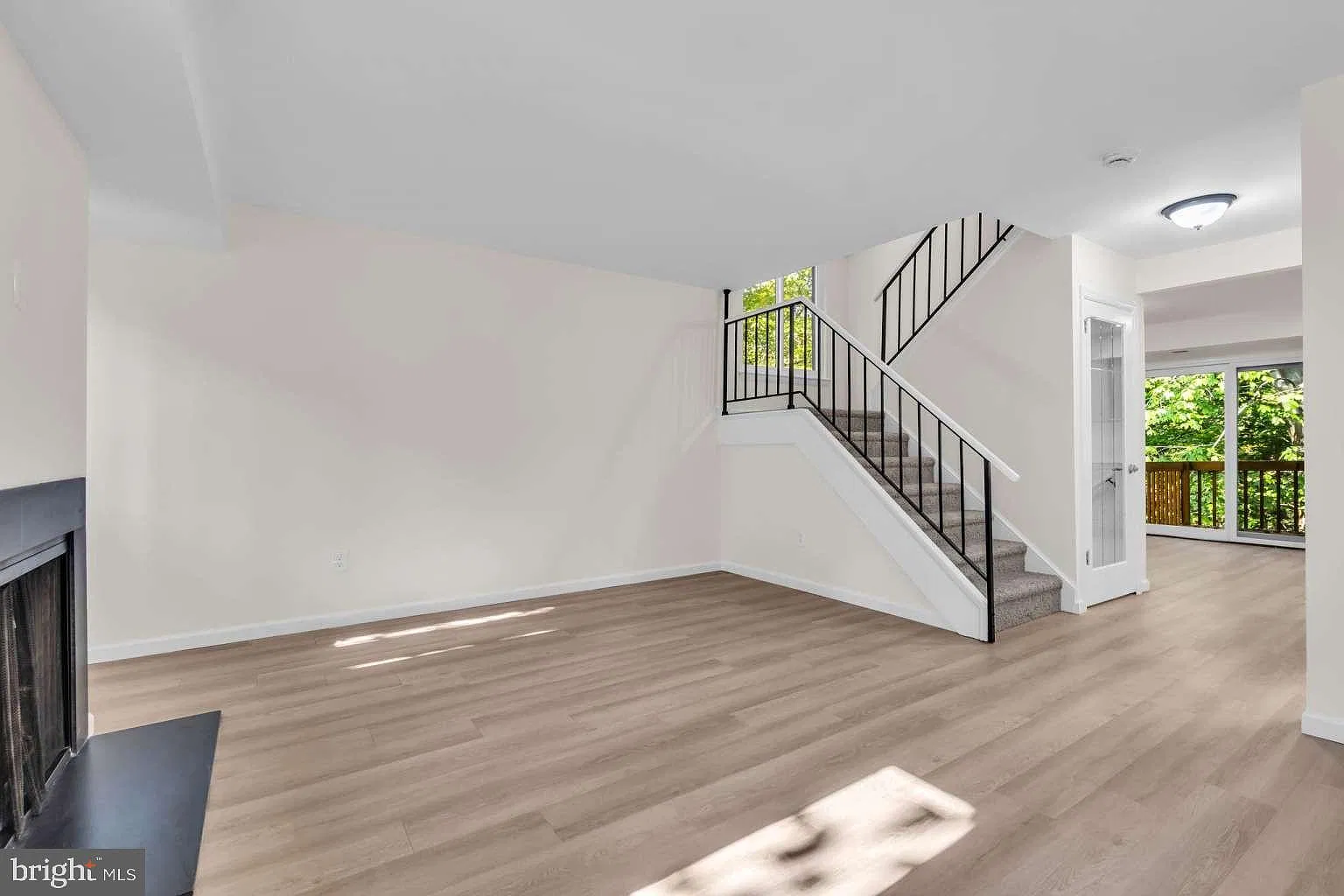 2 bed, 1.5 bath, 1288 sqft, $2,400 — Photo 3