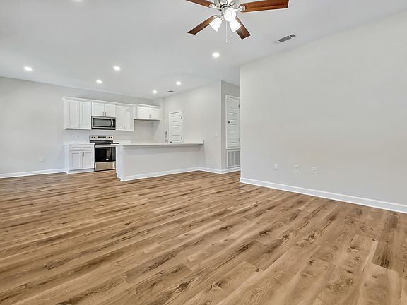 5th image of 290 Holland St