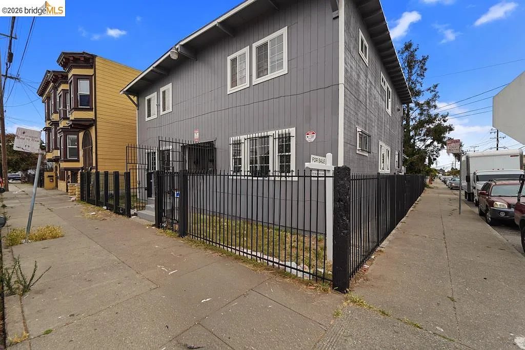 4 bed, 2.0 bath, 1000 sqft, $4,200 — Photo 3