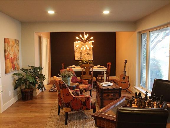 3rd image of 3222 Camelot Dr