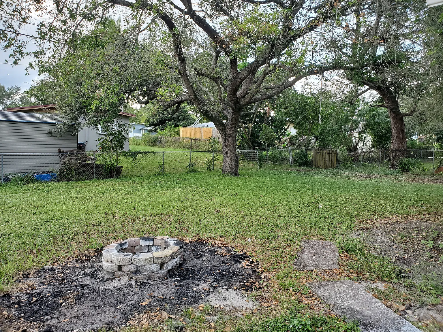 3871 SW 60 Ave — Photo 2