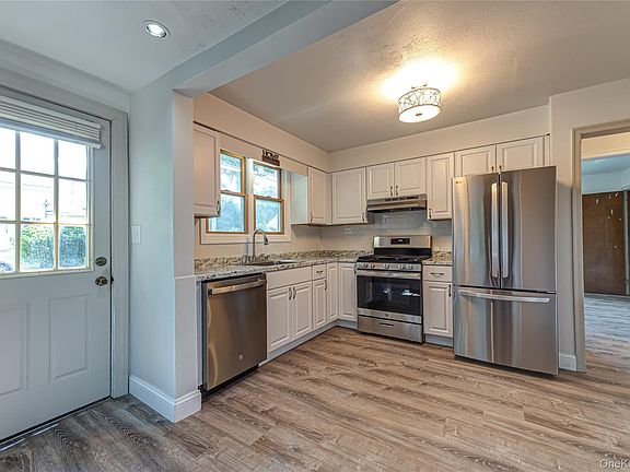 4th image of 75 W Pulaski Road