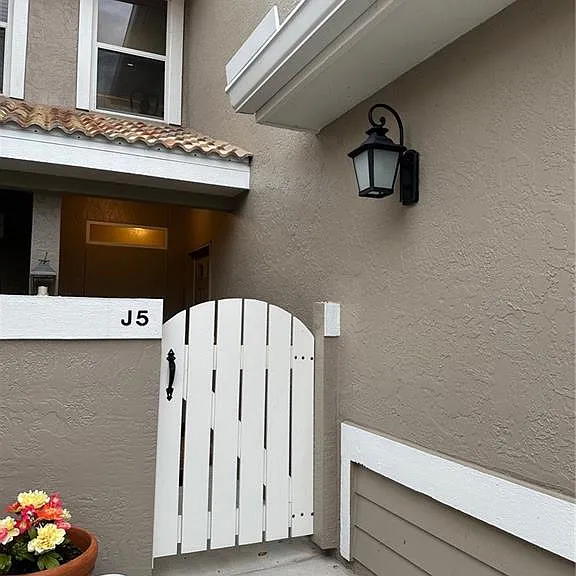 306 Emerald Bay Cir #J5 — Photo 2