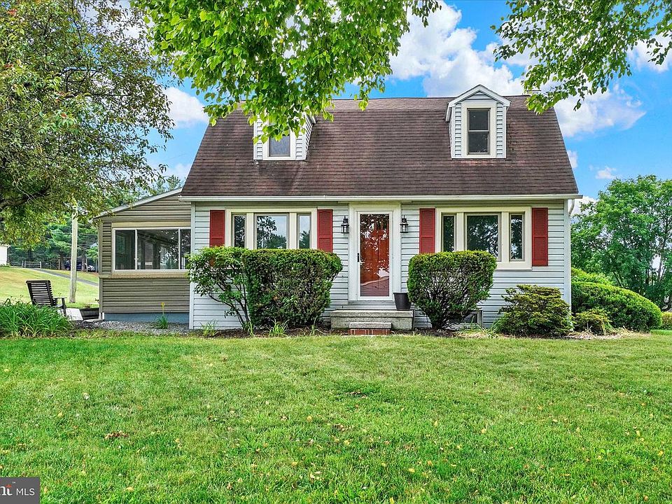 1st image of 200 Evergreen Ln