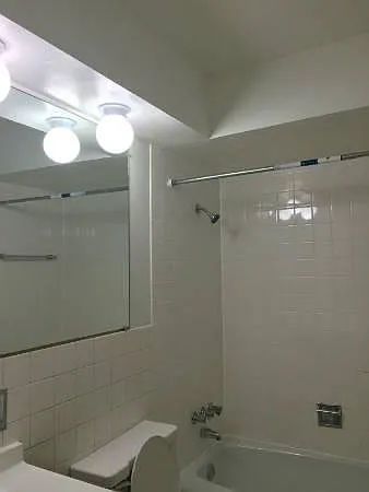 W Morse Ave — Photo 6