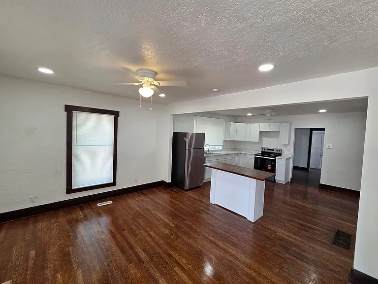 1102 W Arroyo Ave — Photo 5