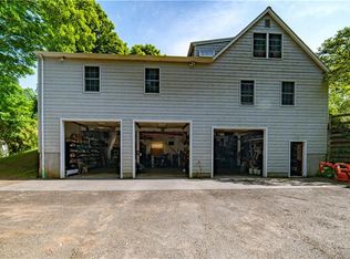 61 Meadowbrook Rd, Southbury, CT 06488