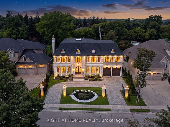3rd image of 10 Yongeview Ave
