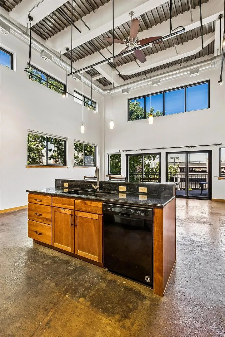 2715 Blake St - #201 — Photo 4