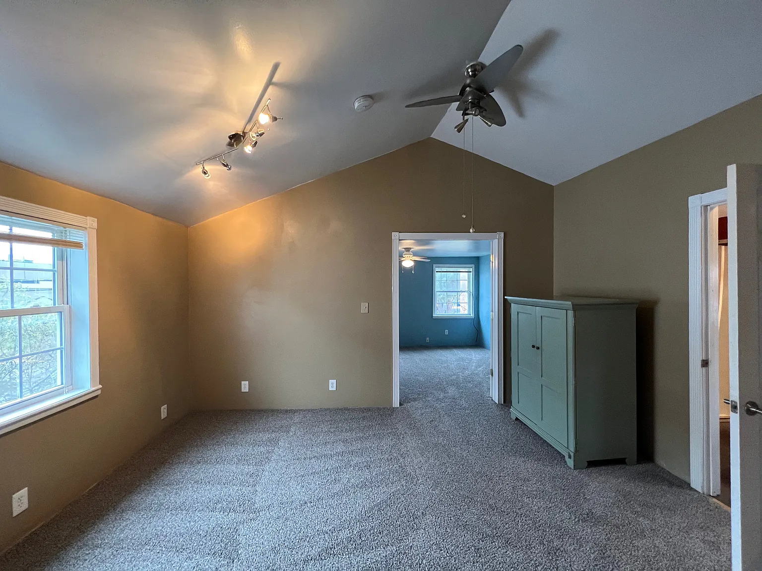 2 bed, 800 sqft, $1,250 — Photo 2