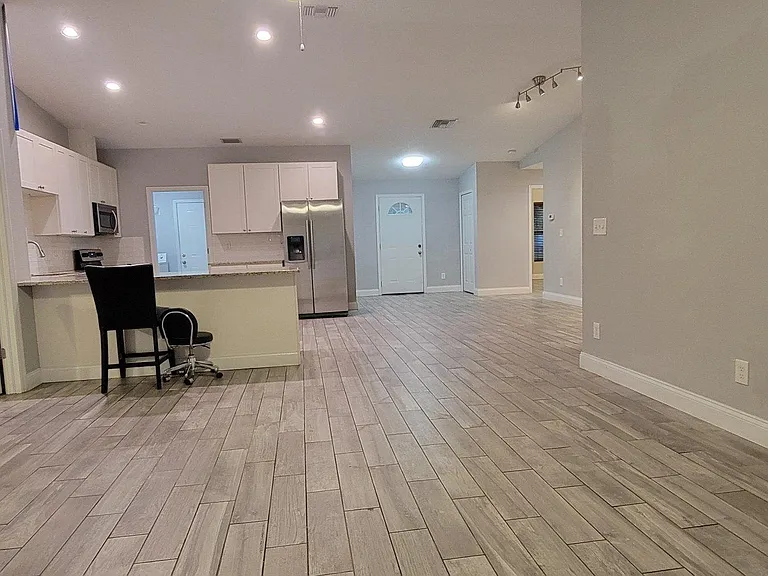 4513 Fountainbleau Rd — Photo 2