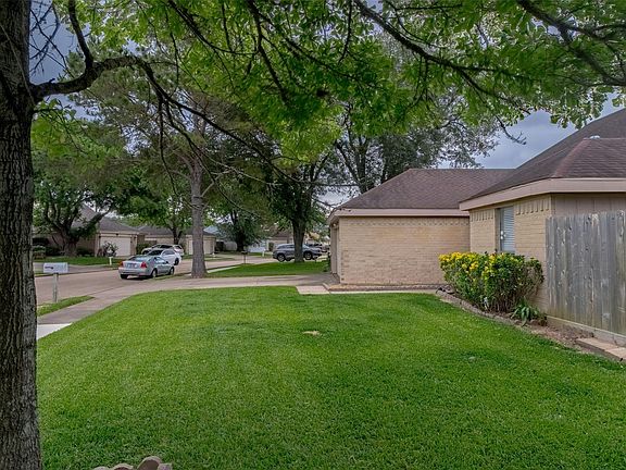 3rd image of 2110 Highland Hills Dr