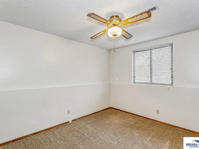 1732 S Beech Ct — Photo 8