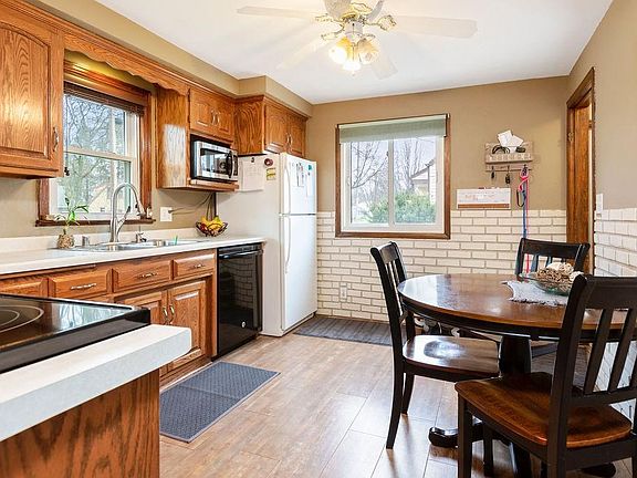 Adorable eat in kitchen