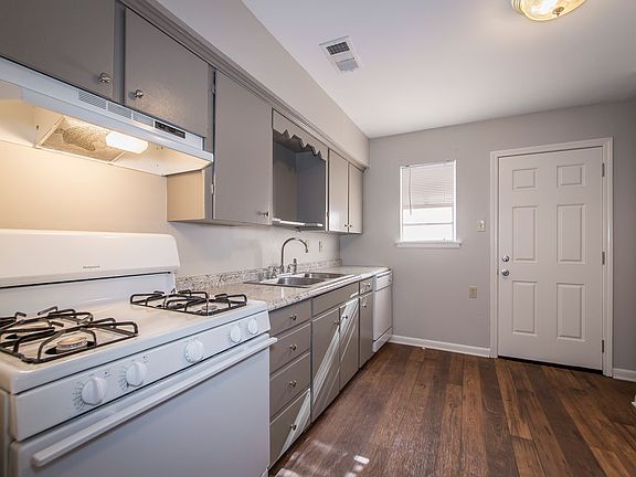 3rd image of 221 N Fillmore St #3
