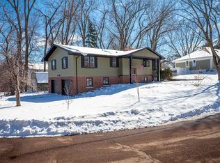 2722 Vale Crest Rd, Crystal, MN 55422
