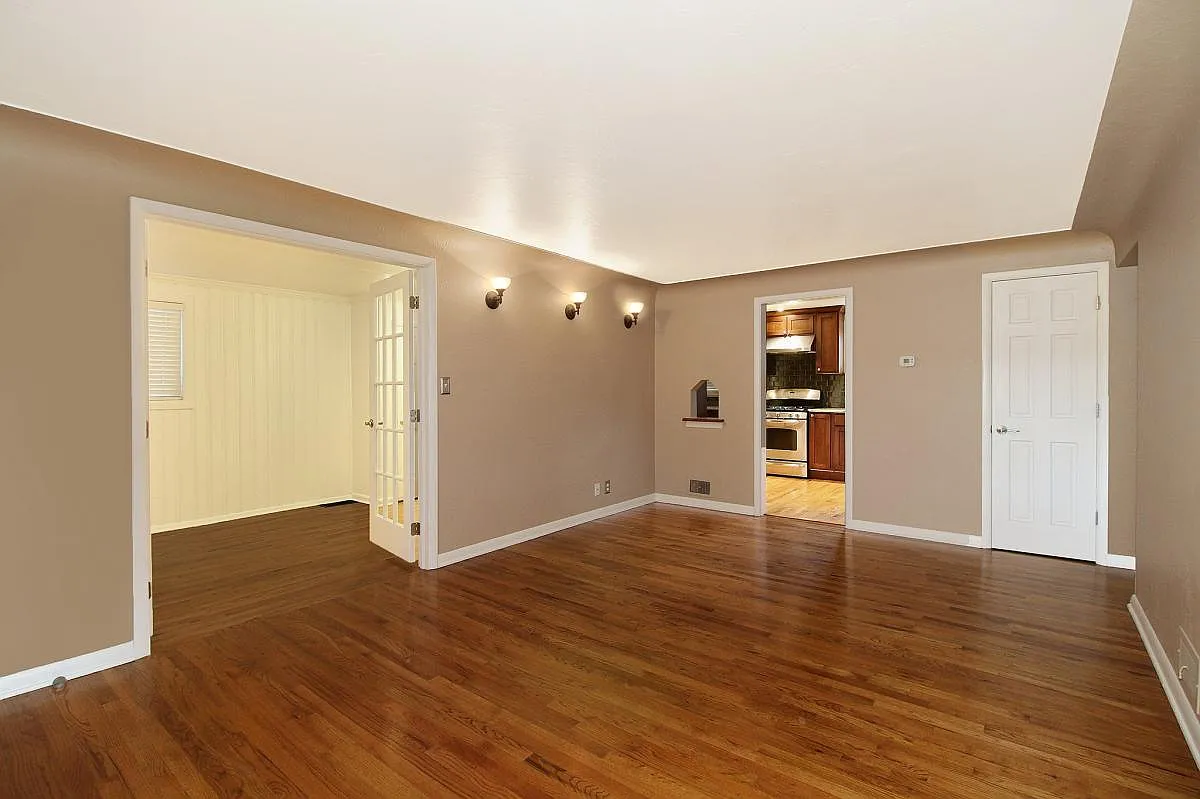 3 bed, 1044 sqft, $3,700 — Photo 3