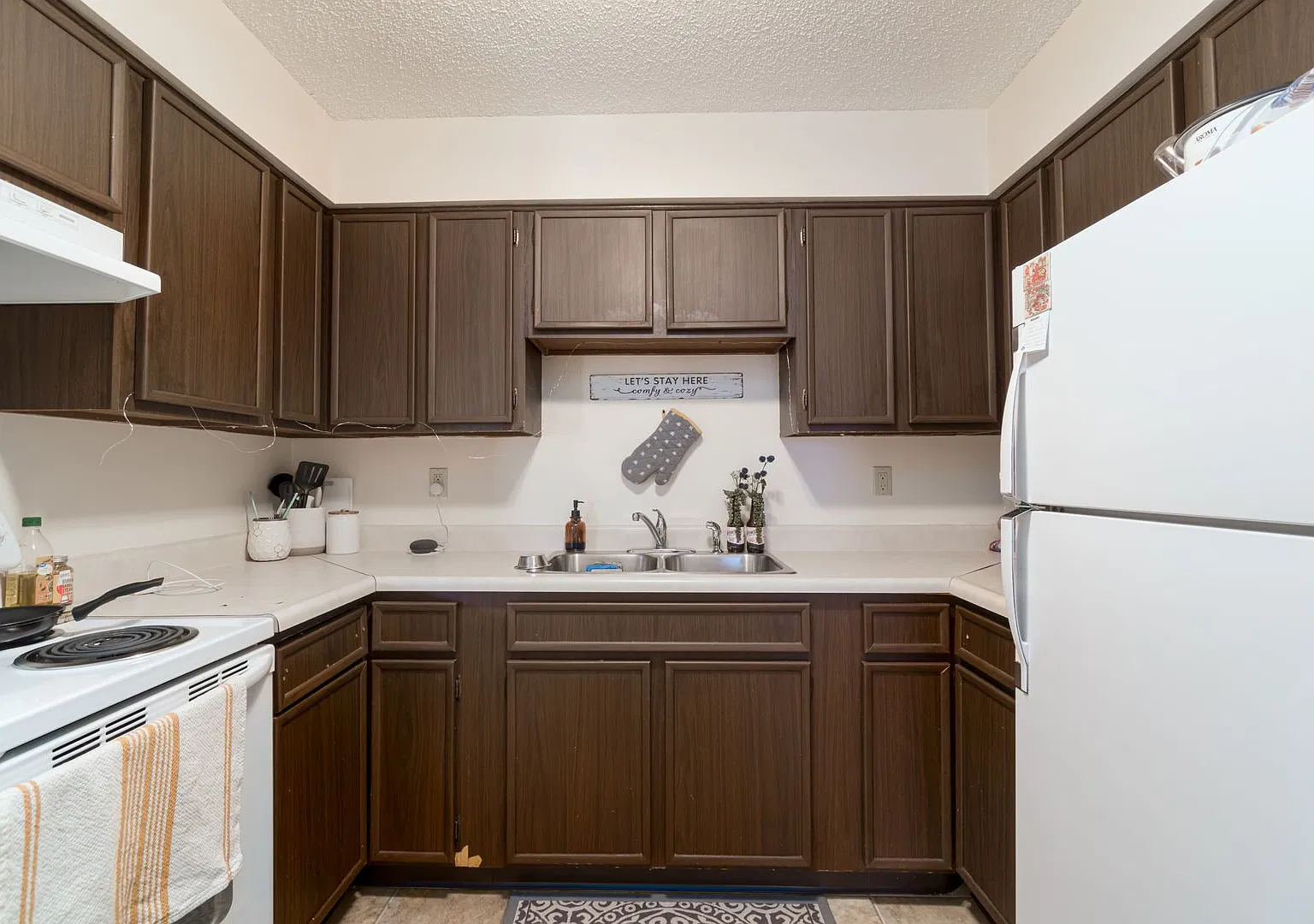203 W Dolf — Photo 3