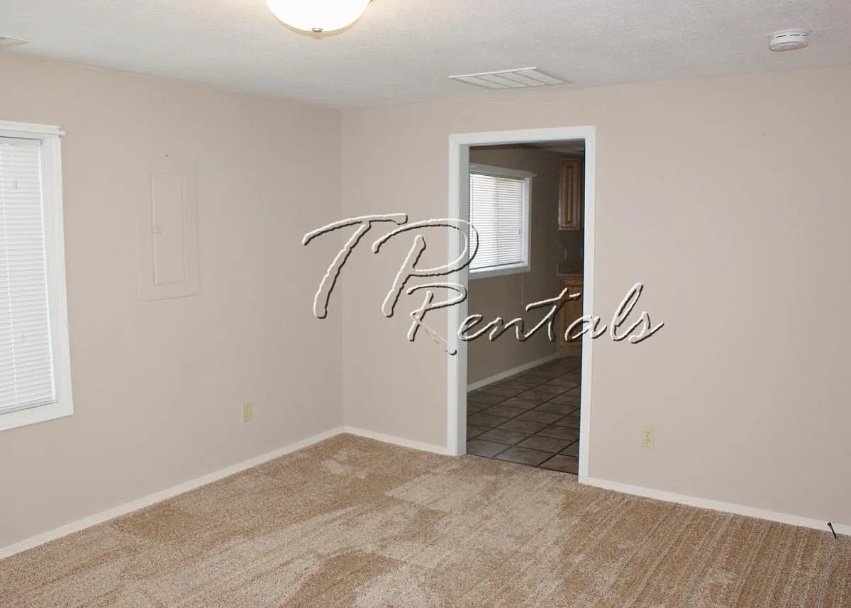 2 bed, 760 sqft, $850 — Photo 2