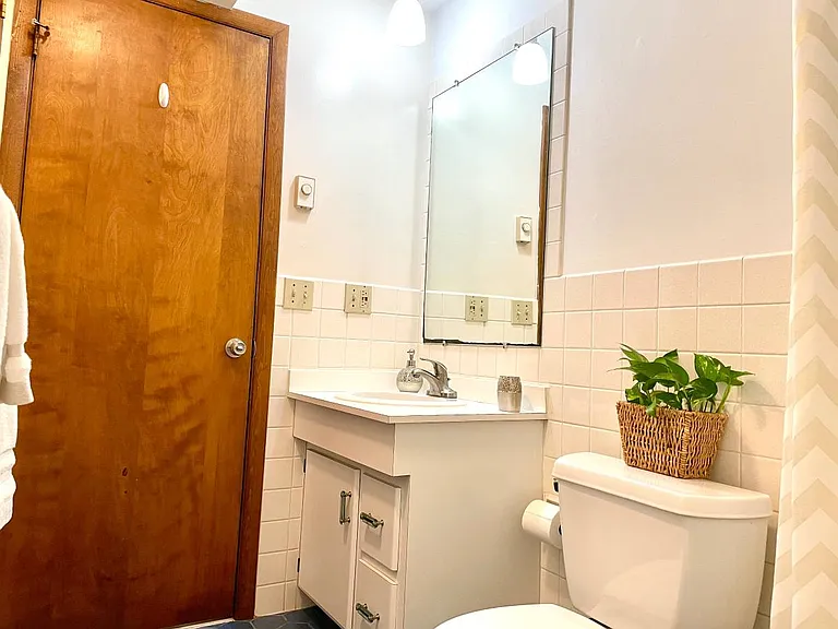 200 Kennedy Dr #6 — Photo 16