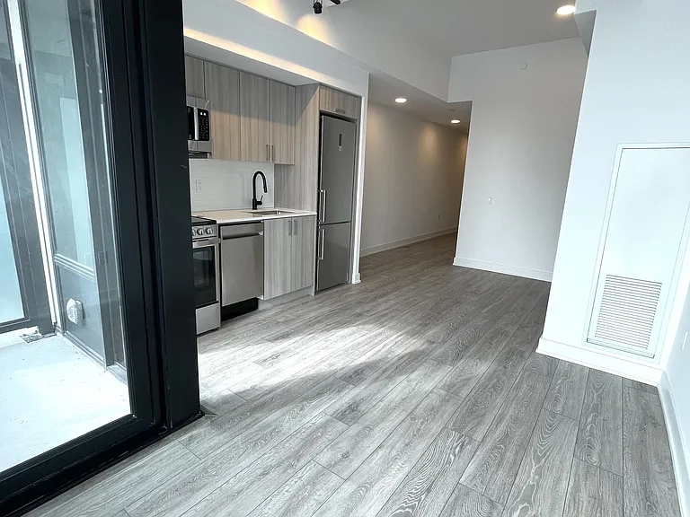 758 Dovercourt Rd #607 — Photo 3