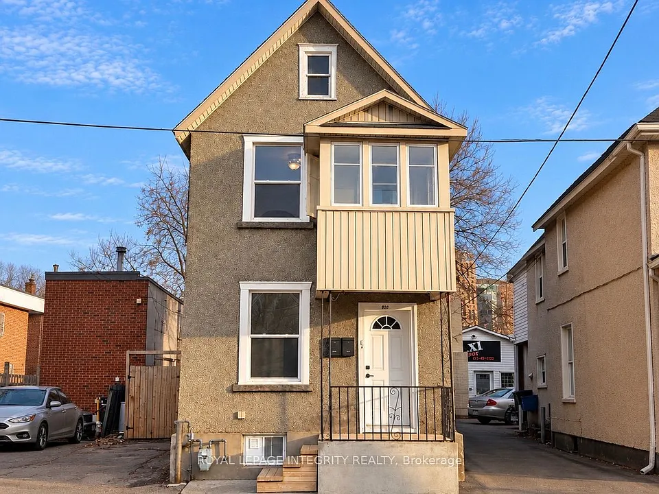 920 Gladstone Ave W