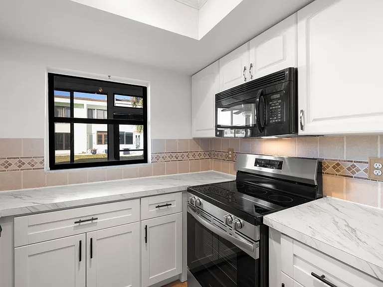 1 Windrush Blvd #19 — Photo 21