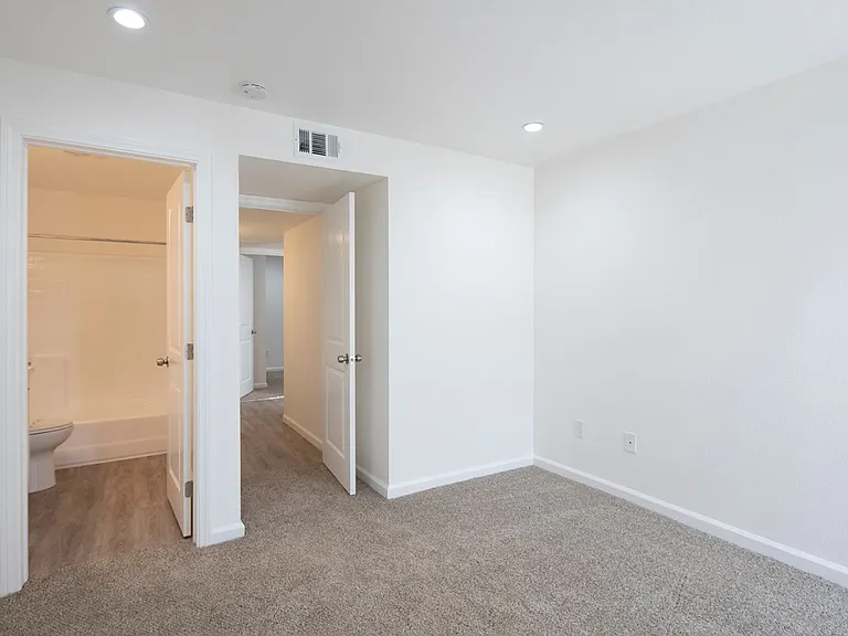 Mission Pacific Apartments — Photo 71