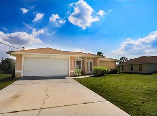 2711 52nd St W, Lehigh Acres, FL 33971