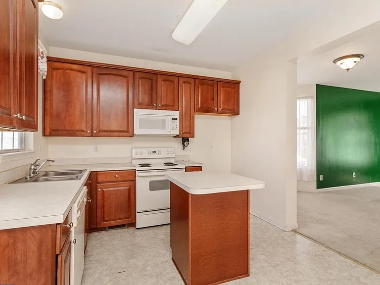 3884 Cannon Ln — Photo 4
