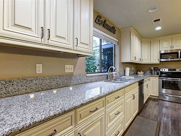 5th image of 23776 Chestnut Ct