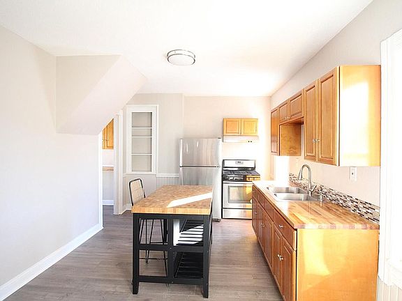 3rd image of 2029 Brainard Ave