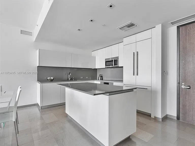 88 SW 7th St #2709 — Photo 14