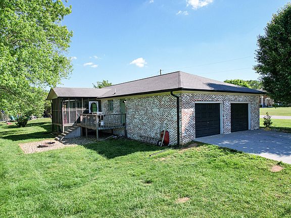 4th image of 1990 Lake Park Cir