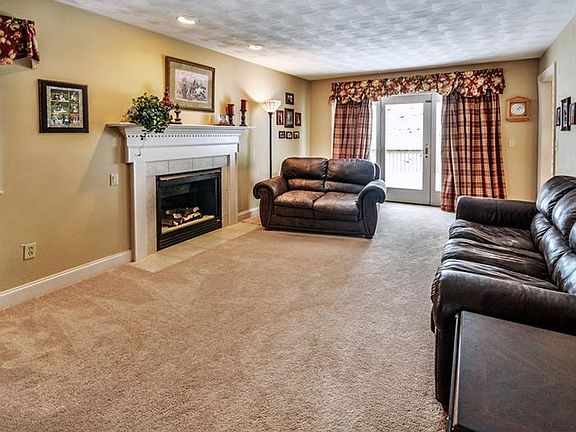 4th image of 244 Fox Meadow Dr