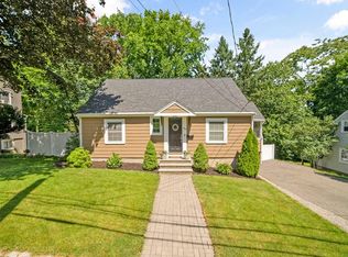 40 Beacon Street Cir, Milton, MA 02186