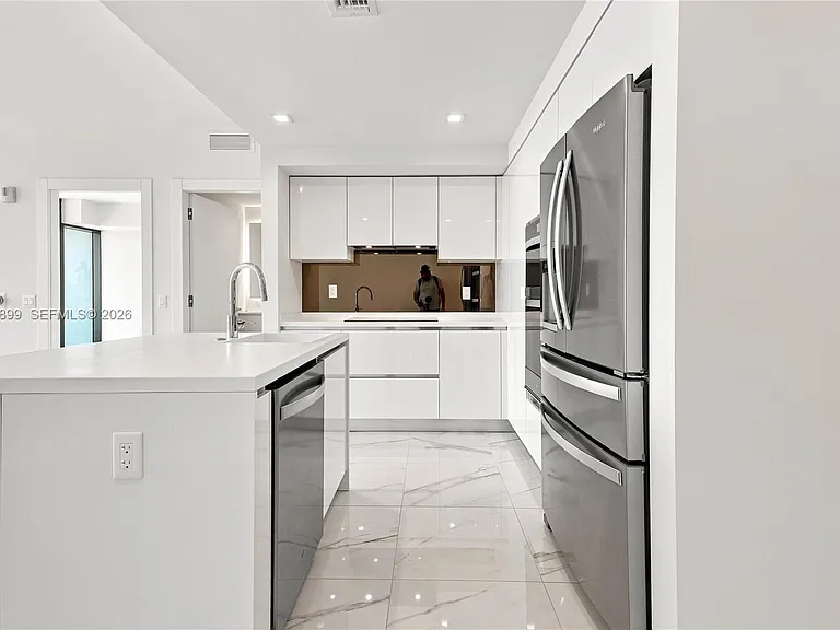1179 E Hallandale Blvd #302 — Photo 18