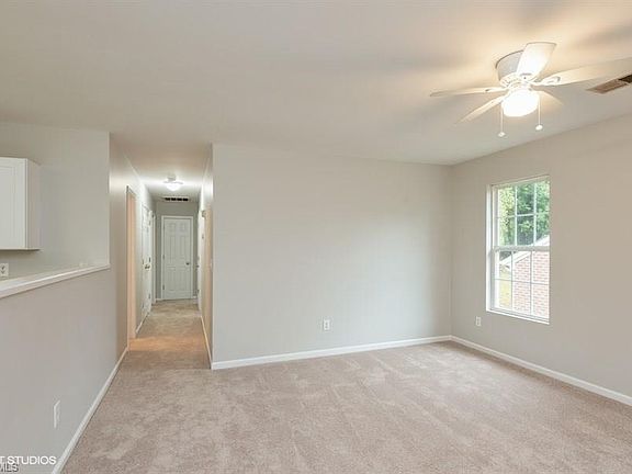 5th image of 1013 Manor Dr