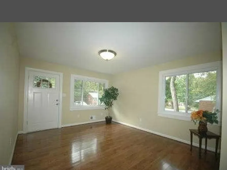 16003 Carroll Ave — Photo 4