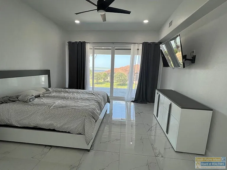 154 Oleander Dr — Photo 24