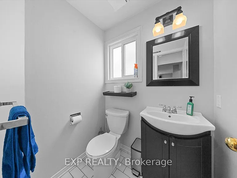 32 Flanders St — Photo 17